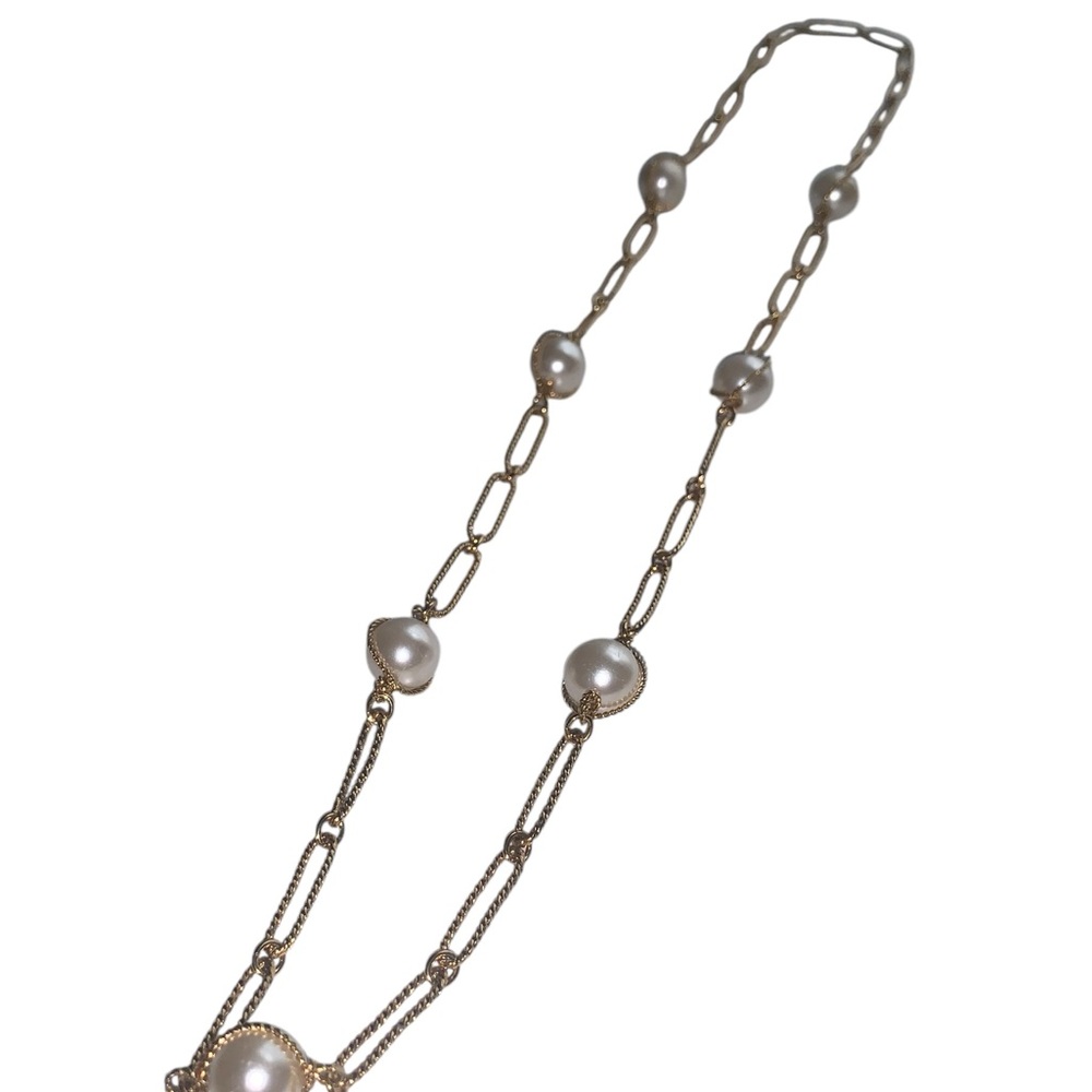 Elegant Gold and Pearl Necklace